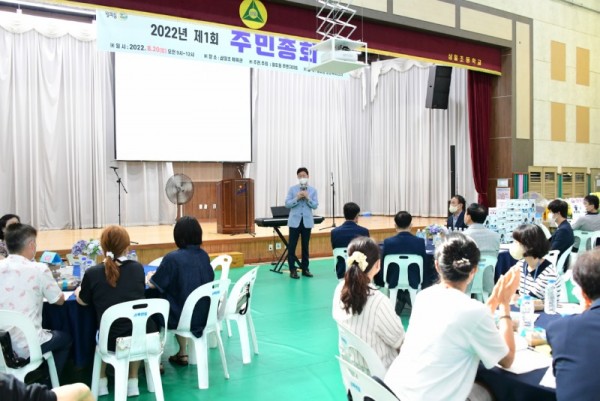 152.안산시, 25개동 주민총회 마무리…주민 주도 자치계획 수립 (1)(이민근 시장이 20일 월피동 주민총회에 참석해 주민들을 격려하고 있다.).jpg