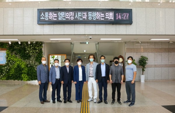 22.09.08.안양시의회, 안양지역 건축사회와 안양시 조례 일부개정 논의(1).jpg