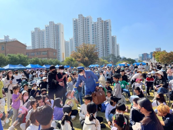 221016_동백1동_ 제1회 동백1동 동민의 날 축제 동동데이 열어_사진(1).jpg