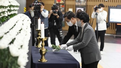 김동연, “모든 자원과 역량 동원해 사고 수습과 후속 조치할 것” 도, 이태원 사고 합동분향소 청사 2곳에 설치.