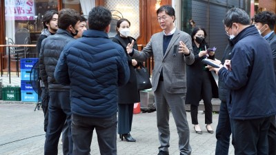 이민근 안산시장, 사리골 상점가 현장방문…골목 상권 활성화 위해