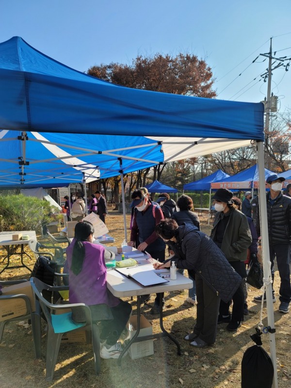 (광명8-2)광명시 철산1동 주민자치회는 지난 18일 사성공원에서 ‘제2회 철산1동 주민총회’를 개최했다.jpg