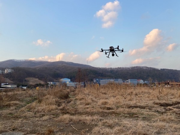 4. 용인특례시가 영농 쓰레기 불법소각으로 인한 미세먼지 배출을 막기 위해 드론을 투입했다..jpg