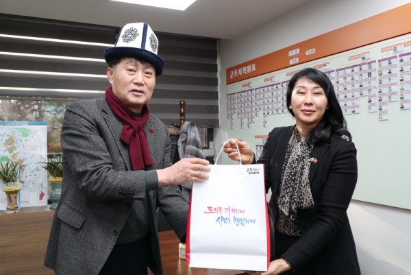 키즈기스스탄대사방문.jpg