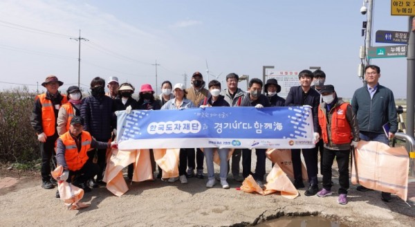 (사진자료1)+한국도자재단，+올해+첫+경기바다+함께해+사회공헌활동+추진.jpg