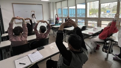 시흥시노인종합복지관, 치매 예방 프로그램 ‘두뇌, 톡톡’ 인기