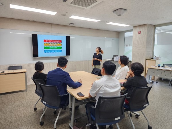 (광명2)광명시는 종합사회복지관 6개소를 대상으로 ‘인권친화적 조직문화 조성을 위한 인권교육’을 실시하고 있다(지난 17일 광명평생학습원에서 열린 종합사회복지관 6개소 기관장 인권교육).jpg