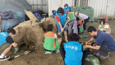 부천시 소사본3 자율방재단, 태풍 ‘독수리’ 대비 모래주머니 제작