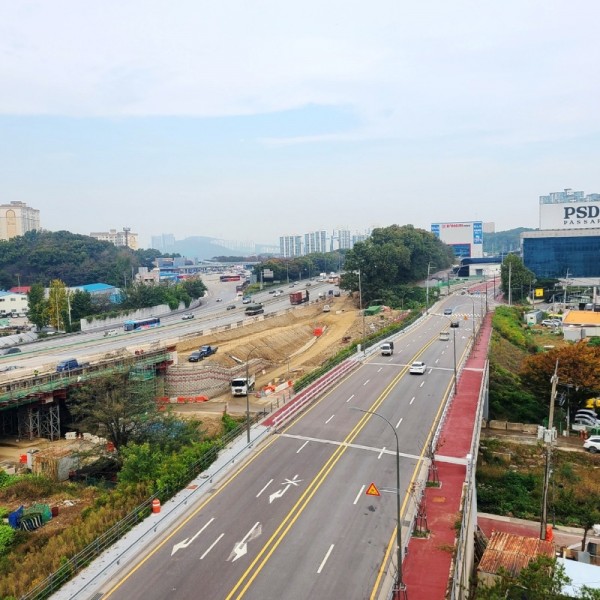 6. 용인특례시가 기흥구 공세동~고매동 1.4km 구간 교통난 개선을 위해 차로를 확장했다.jpg