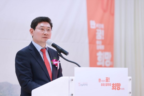 8-1. 이상일 용인특례시장이 지난 13일 승일희망재단 루게릭요양병원 기공식에서 인사말을 하고 있다.JPG