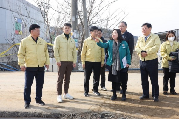 240116 도시환경위원회, 하천오염수 유출 방제복구현장 찾아 (1).jpg