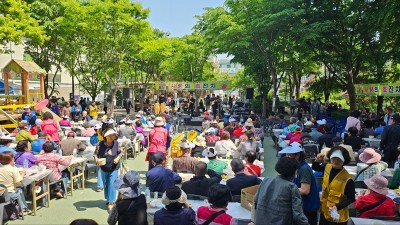 군포시 산본1동 주민자치회 등 7개 직능단체, 지역 어르신 위한 ‘사랑의 효잔치’ 열어