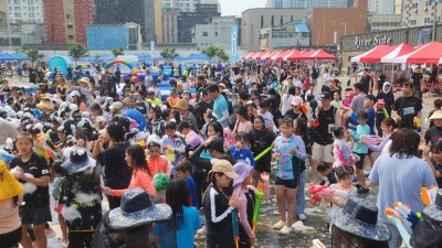 물총과 뱃놀이로 재미와 흥 가득...‘제4회 짠내나는 월곶물총축제’ 성료