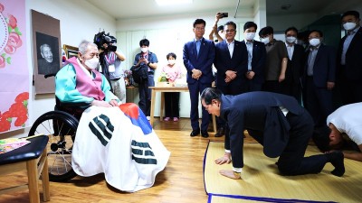 대한민국 총리가 광복군께 큰절을 올렸습니다