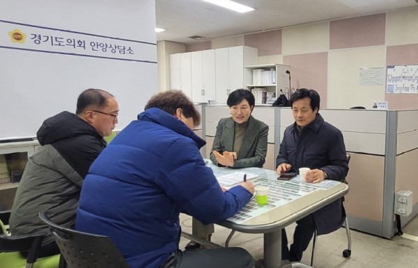 250211 문형근의원,이채명의원 안양시 축구협회 활성화 관련 정담회 가져1.jpg