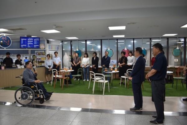 3. 이용훈 센터장 인사말.JPG