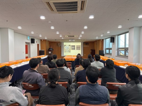 (사진자료1)+경기도자박물관,+광주백자+발굴+조사+20년+성과+보고회+현장+사진.jpg