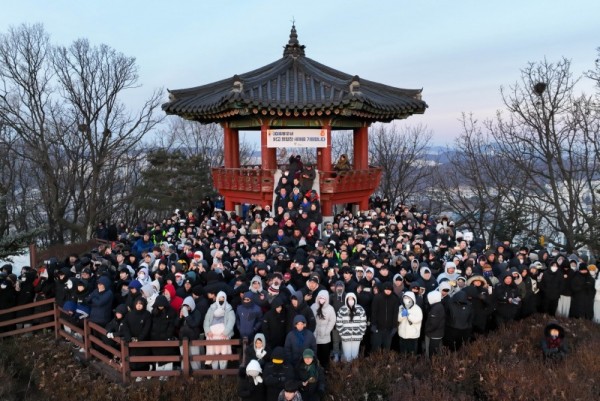 (광명1-1)광명시 시민과 함께 여는 병오년 새해…도덕정 해맞이로 힘찬 출발.jpg