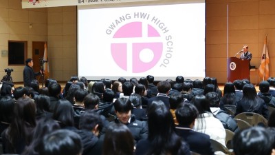 박승원 광명시장 “도전과 성장의 길 당당히 걸어가길” 관내 고교 졸업식서 졸업생 새출발 응원