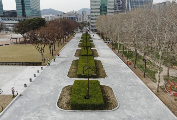 포장 정비를 마치고 새단장한 평촌중앙공원 모습.jpg