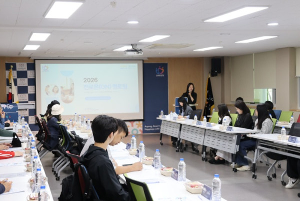 안양시 인재육성재단은 9일 진로온 멘토링 결연식을 개최하고 맞춤형 진로 진학 지원을 본격적으로 추진하기로 했다.JPG
